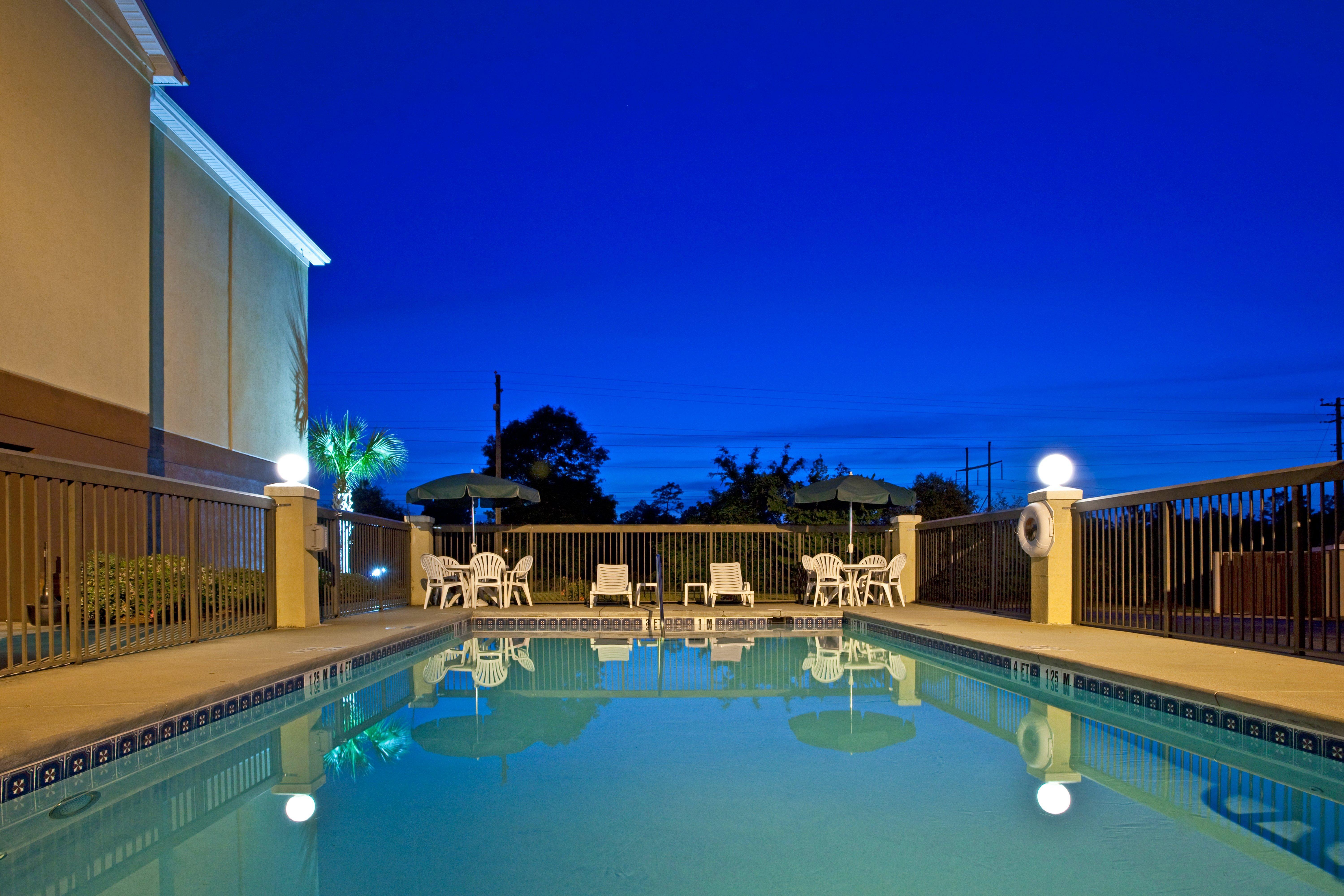 Holiday Inn Express & Suites Milton East I-10 By Ihg Exteriör bild