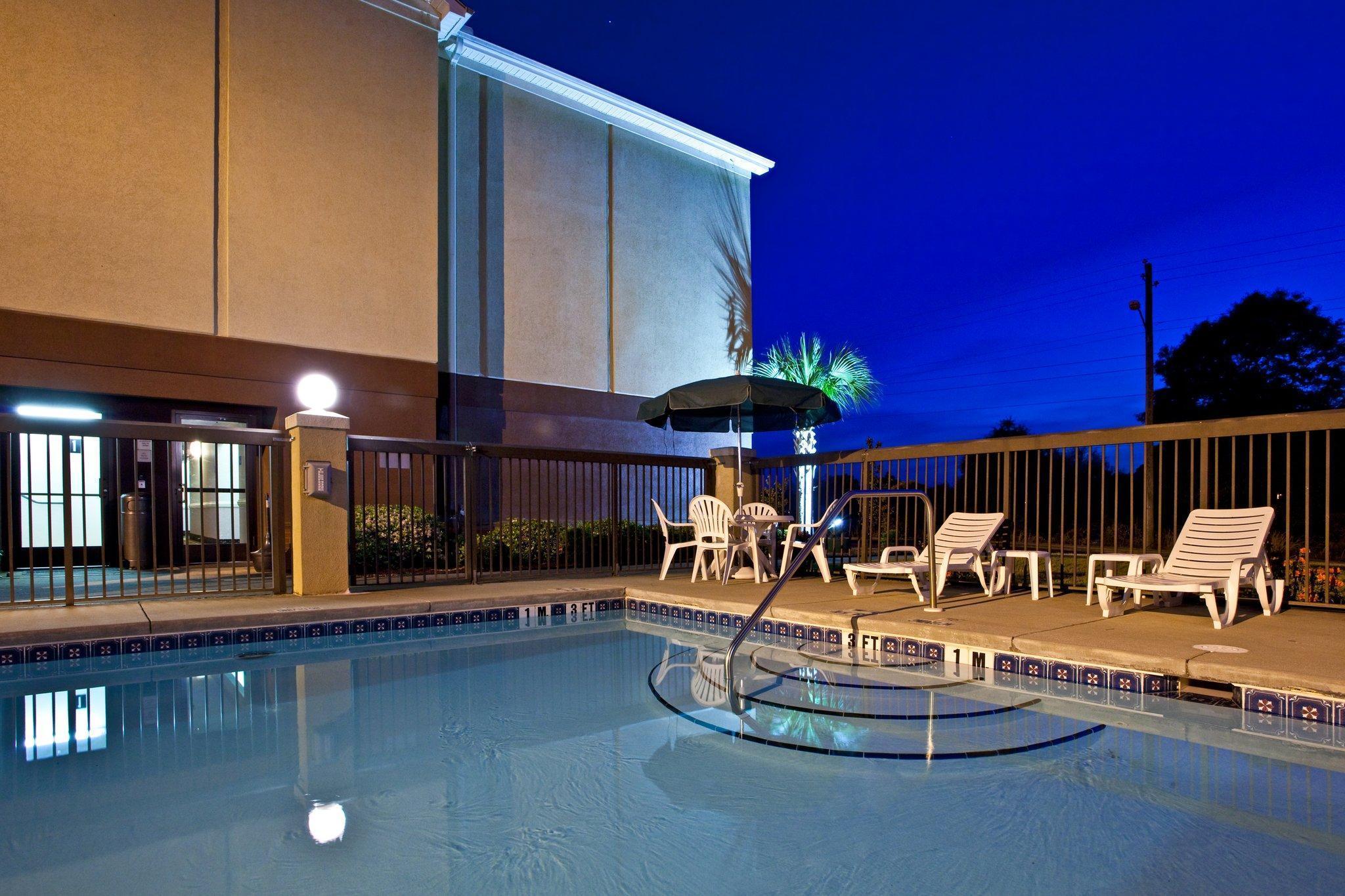Holiday Inn Express & Suites Milton East I-10 By Ihg Exteriör bild