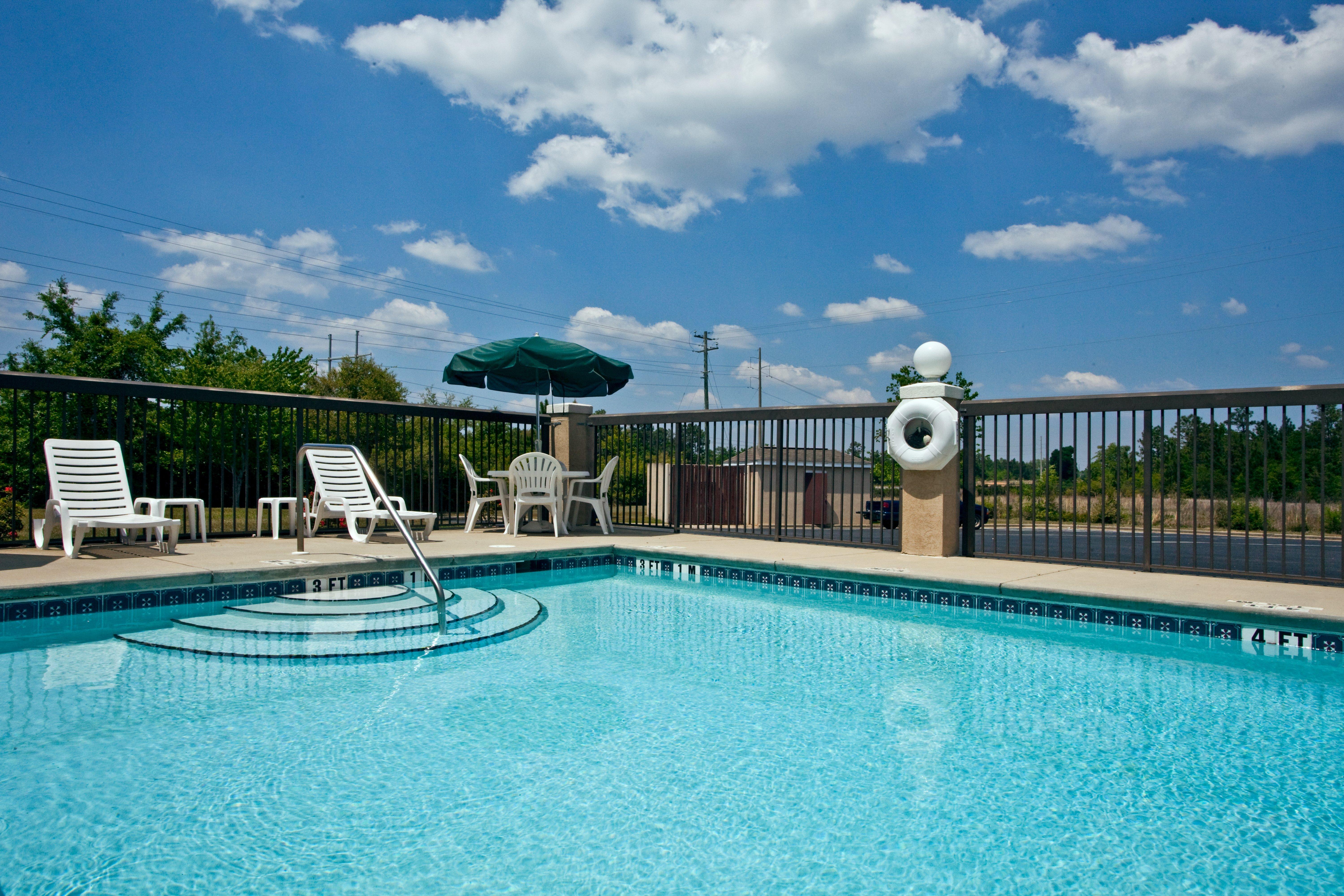 Holiday Inn Express & Suites Milton East I-10 By Ihg Exteriör bild